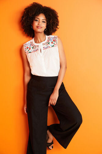 Sleeveless Embroidered Floral Design Blouse